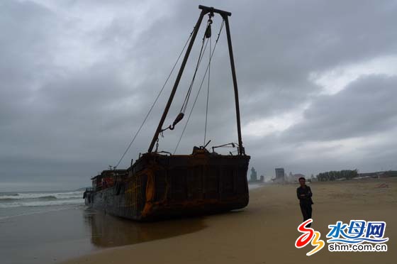 货轮搁浅