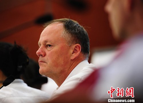 8月24日上午，康菲石油中国有限公司总裁司徒瑞（Georg Storaker）在北京的发布会上表示，该公司会对渤海溢油事件承担相应的责任。中新社发 侯宇 摄