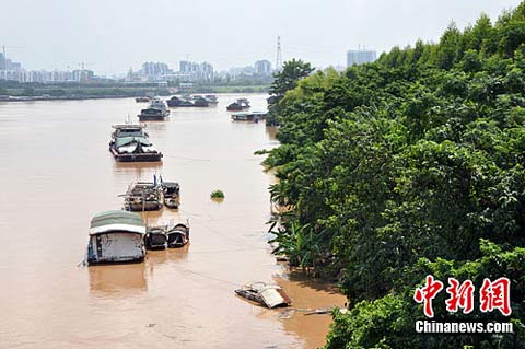 台风“启德”致广西南宁邕江暴涨 渡船停航