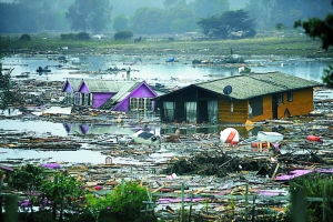 未发海啸预警致350人死亡