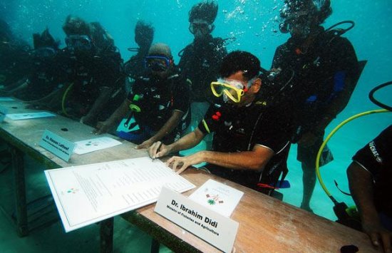 马尔代夫政府水下内阁会议