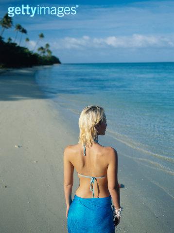 斐济：蓝天白云椰林树影
