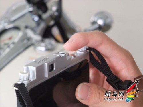 拍照更有型！日产iPhone复古相机壳登场