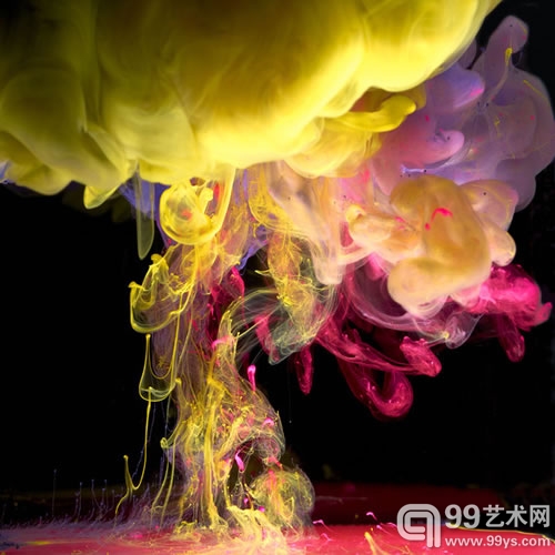英国摄影师Mark Mawson的新作品《荧光水》