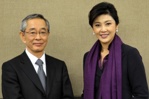 尼康官方报道泰国总理参观单反制造工厂