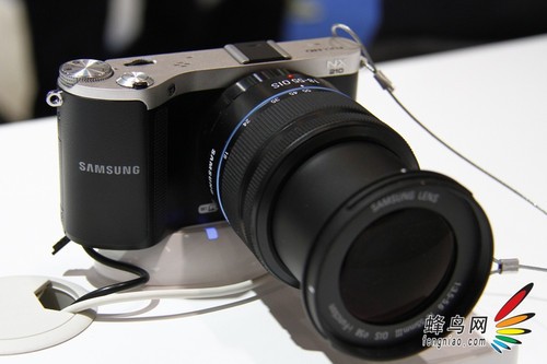 P&E2012：彩色饼干头 三星展示NX新产品
