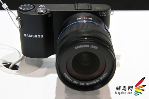 P&E2012：彩色饼干头 三星展示NX新产品