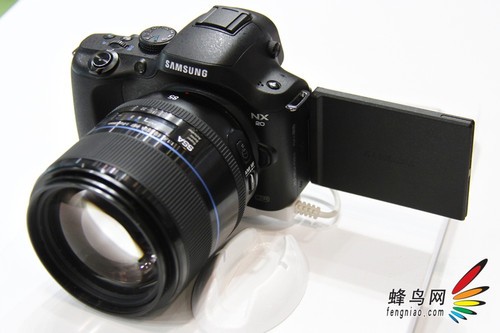P&E2012：彩色饼干头 三星展示NX新产品