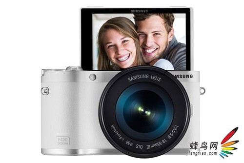 改进为翻转LCD 三星推出NX300M新型单电