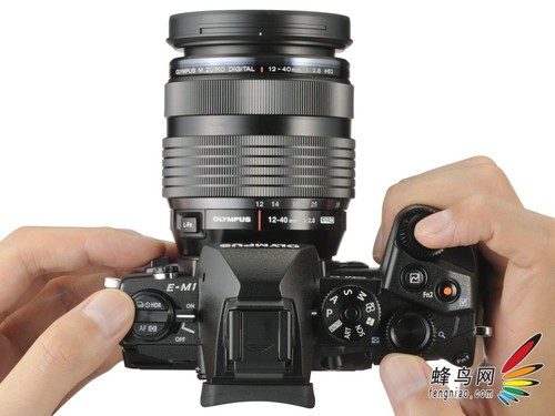 高端变焦镜 奥林巴斯发布12-40mm F2.8头