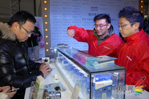 东芝举办二代FlashAir存储卡新品体验会