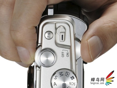 像素升级LCD改进 奥林巴斯发布E-P5新品