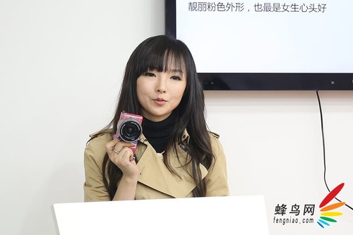 翻转屏幕+NFC 索尼A5000在京正式发布