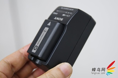 翻转屏幕+NFC 索尼A5000在京正式发布