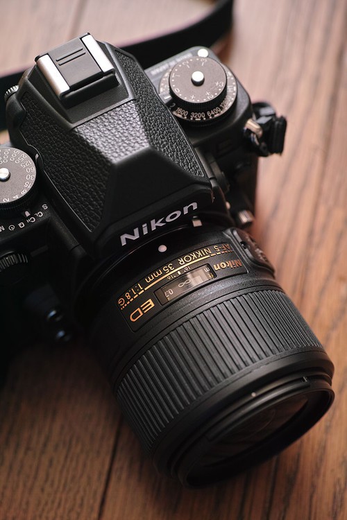 性价比高 尼康全幅35mm F1.8头海外开卖