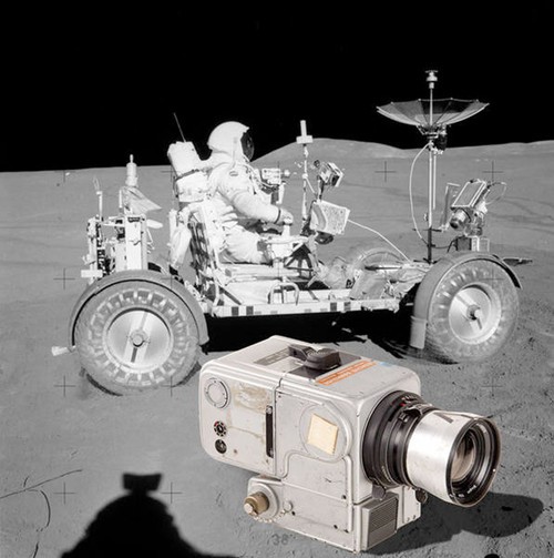 天价成交 珍贵哈苏登月中画幅相机拍卖