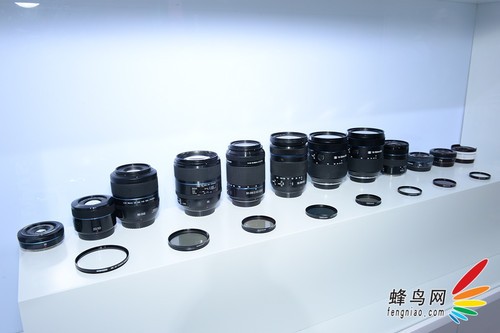 时尚小巧便携 三星召开NX mini发布会