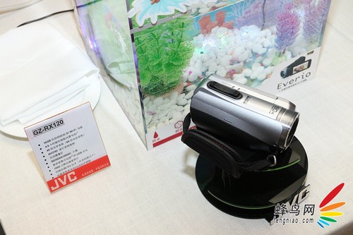 硬汉四防专业双电摄录 JVC在京发布新品