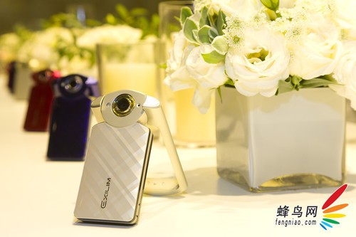 女神最爱相机 卡西欧发布新自拍神器TR500
