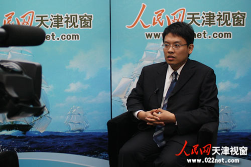 天津市历史学学会理事、著名人文学者裴钰做客人民网天津视窗（摄影：孔飞）