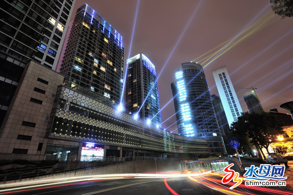 今晚到滨海广场看夜景吧！