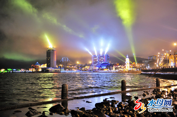 今晚到滨海广场看夜景吧！
