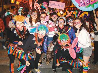 迎“灯花妈祖” 朴子市万人踩街 