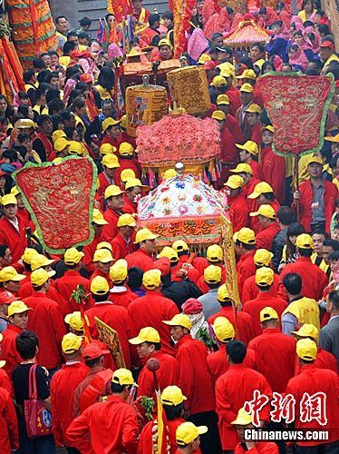 图：海内外妈祖信众湄洲祭祀进香
