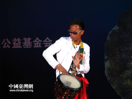 组图:妈祖之歌飘响湄洲岛歌手演绎两岸一家亲