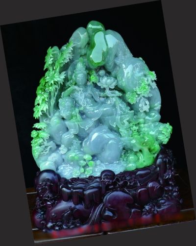 有这样一种说法:“中国玉器看四会,四会玉器看妈祖。”如果说,玉器产业是四会市一张响亮的名片,那么,为这张耀眼名片镀金的,就是福建莆田人。