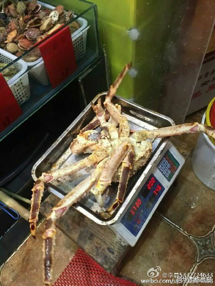 青岛再现黑餐厅:店家卖蟹先拔腿 游客花费2876元