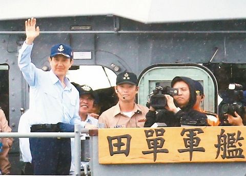 台军举行护渔操演马英九登舰：护渔不是护短