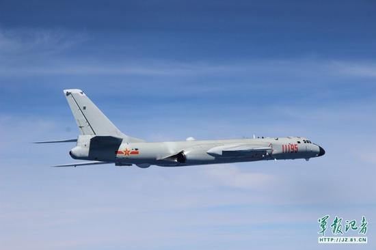中国空军轰6K轰炸机