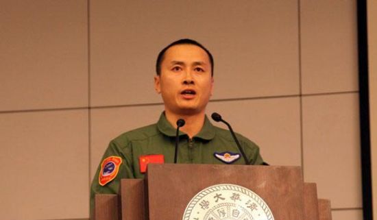 “中国航母阻拦着舰第一人”戴明盟