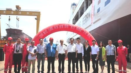 黄海造船豪华客滚船“东方明珠8”下水
