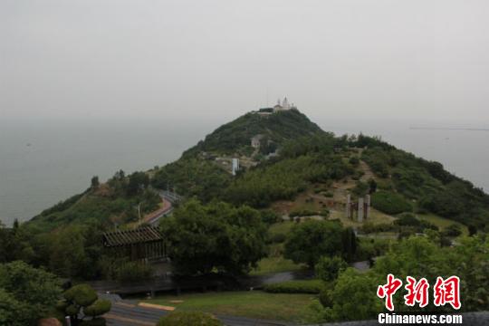 生态修复后的连云港连岛到处郁郁葱葱。　于从文　摄